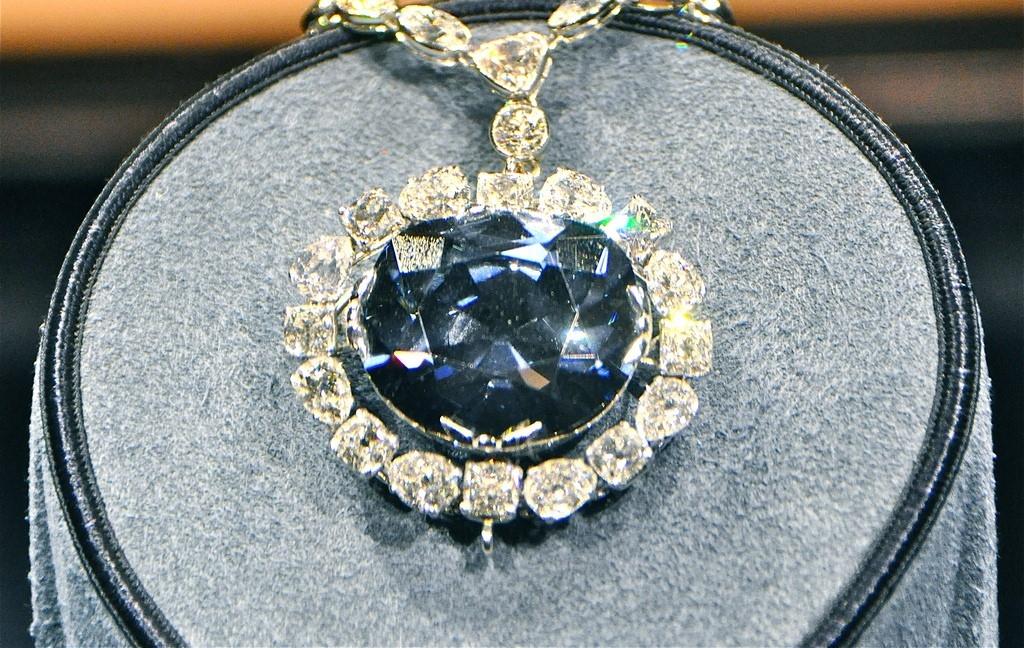 Women Girls Silver Cute Crystal Crown Stud Earrings Elegant Gift Jewelry DB